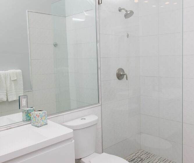 اتاق استاندارد, The Fred Adults Only