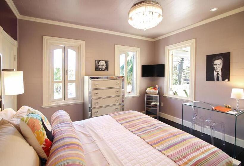 اتاق استاندارد با بالکن, The Fred Adults Only