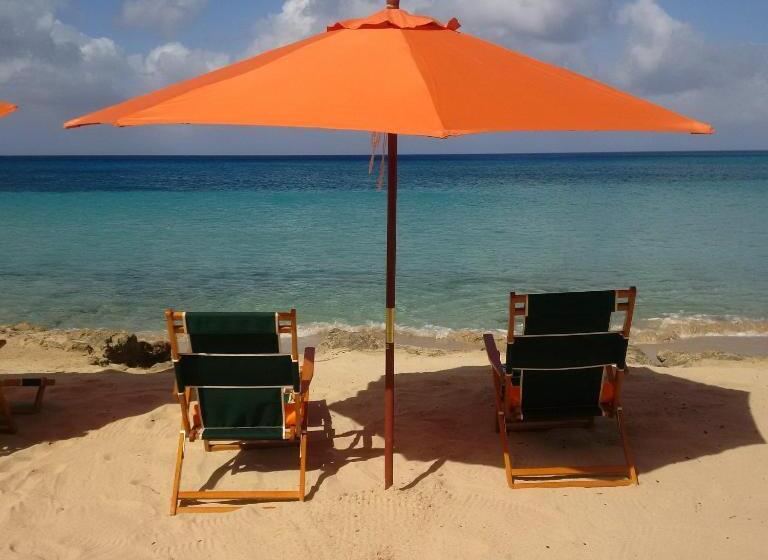 اتاق استاندارد با چشمانداز دریا, The Fred Adults Only