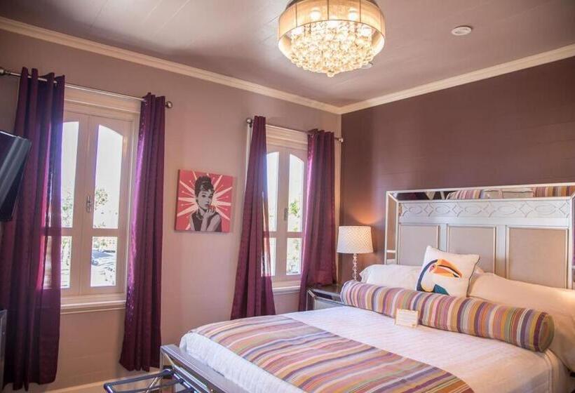 اتاق استاندارد با چشمانداز دریا, The Fred Adults Only