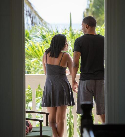 اتاق استاندارد با چشمانداز دریا, The Fred Adults Only