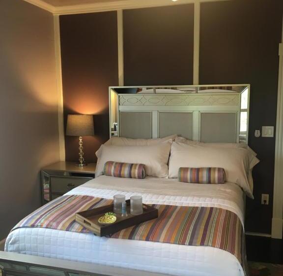 سوئیت با بالکن, The Fred Adults Only