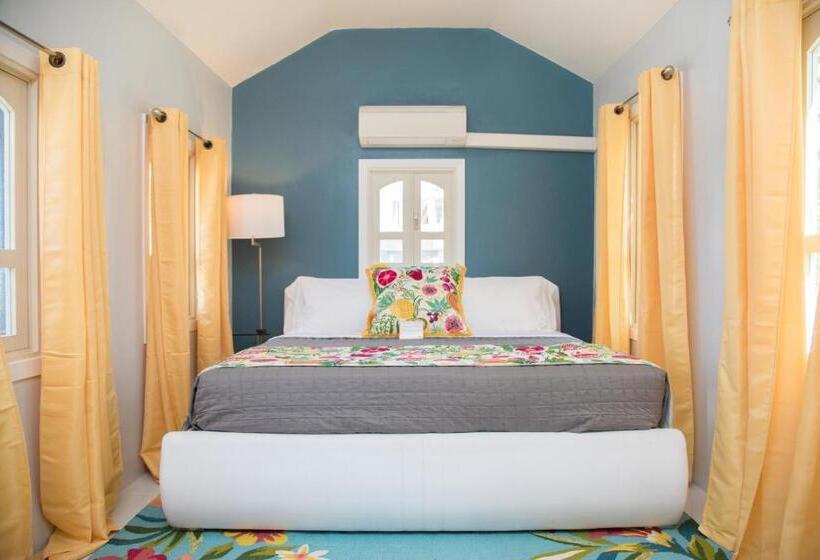 اتاق لوکس با بالکن و چشمانداز دریا, The Fred Adults Only