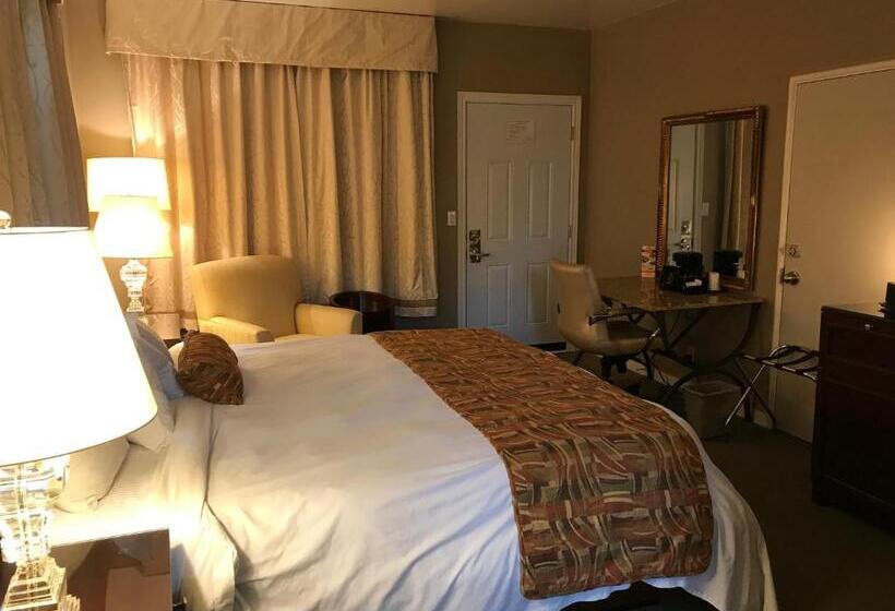 Номер Стандарт, Cardinal Court Motel