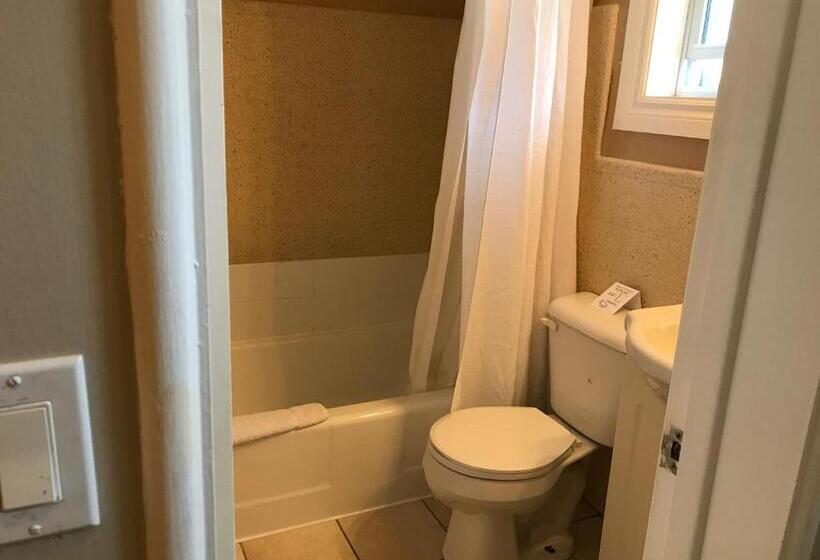 غرفة قياسية, Cardinal Court Motel