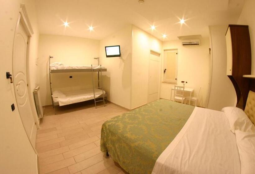 חדר סטנדרט לארבעה, Chic