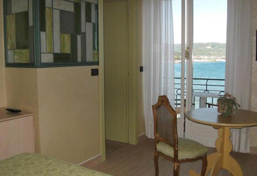 高级海景房, Jasmin Charme