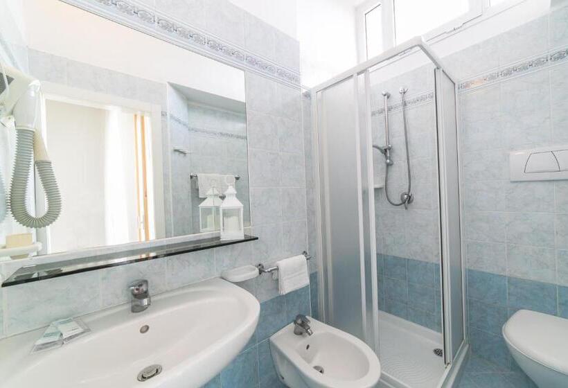 اتاق سوپریور خانوادگی, Leon D'oro