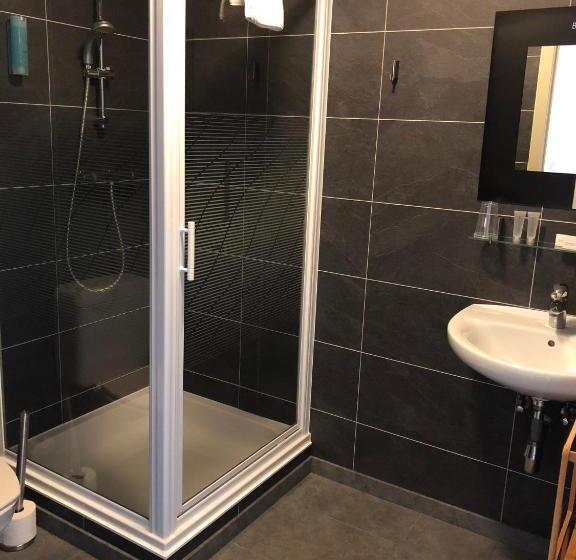 חדר סטנדרט לשלושה, Oude Abdij