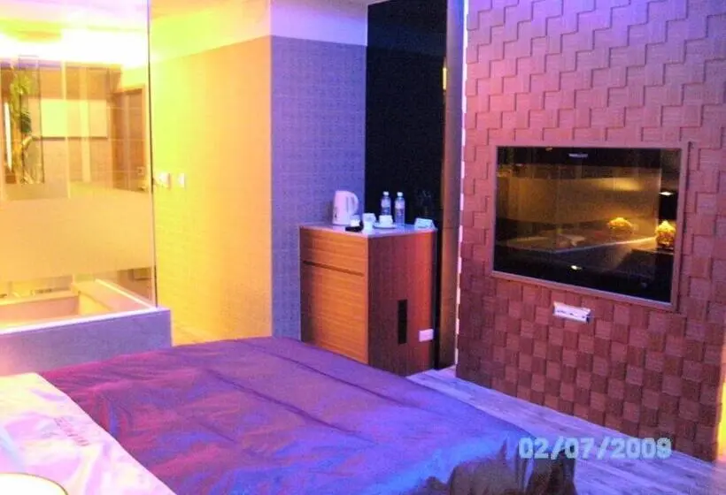 اتاق عادی, Milan Motel