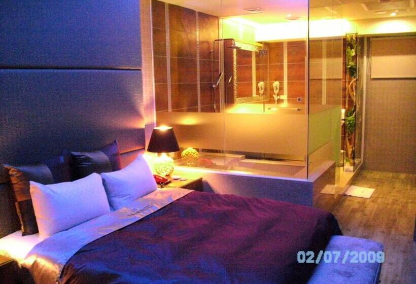 اتاق عادی, Milan Motel