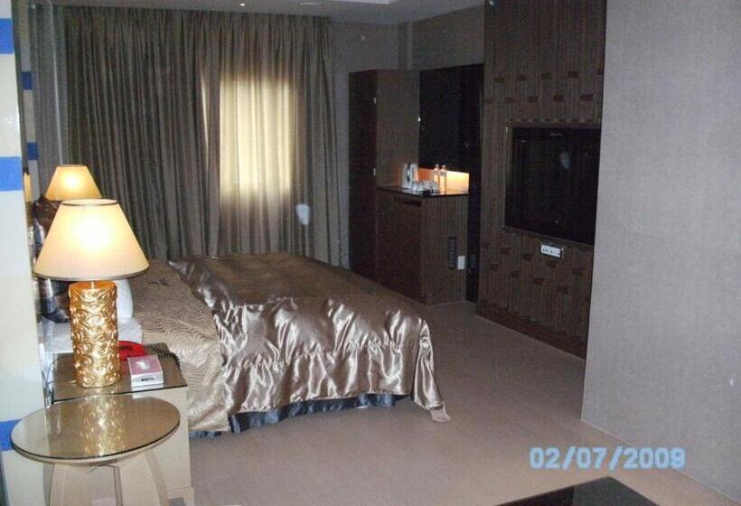 اتاق لوکس, Milan Motel