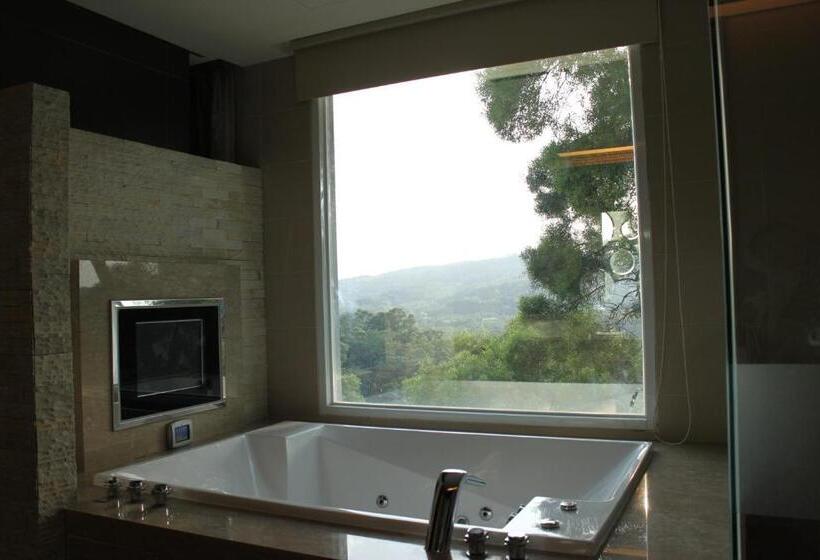 اتاق استاندارد با چشمانداز کوهستان, Milan Motel