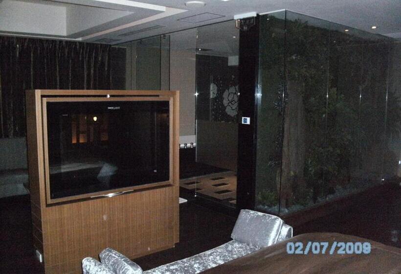 اتاق استاندارد با چشمانداز کوهستان, Milan Motel