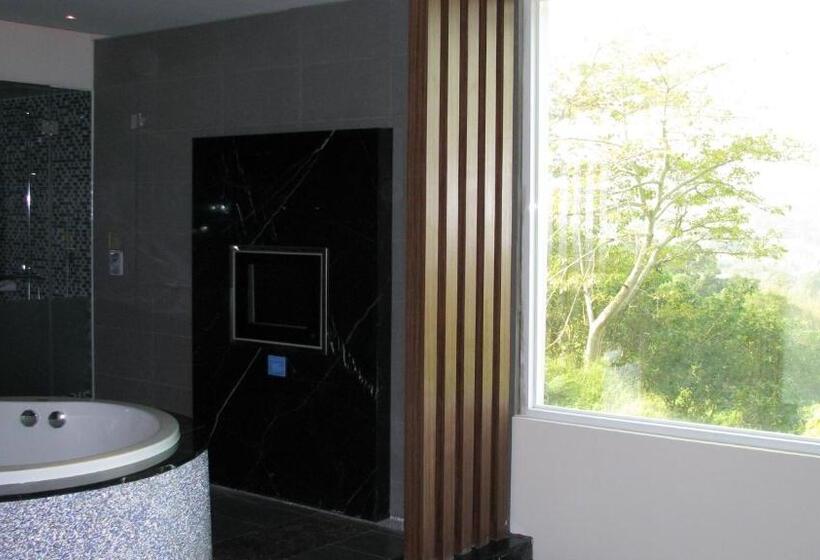 اتاق استاندارد با چشمانداز کوهستان, Milan Motel