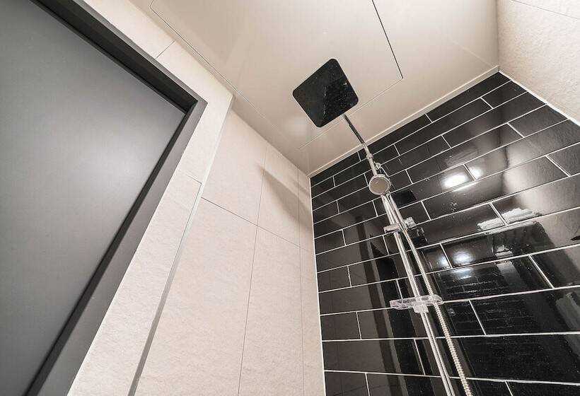 חדר דלוקס, Line Plus