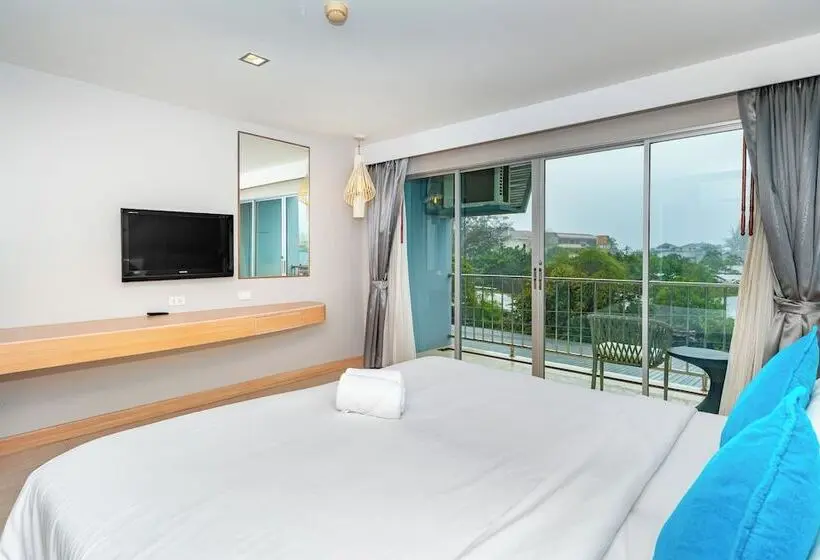 اتاق لوکس با بالکن, Ratana Platinum Resort