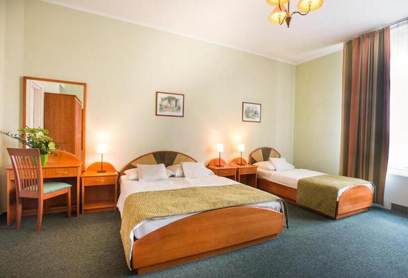 Четырехместный Номер Стандарт, Baross City Hotel   Budapest