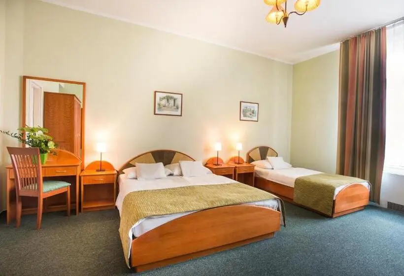 スタンダード4人部屋, Baross City Hotel Budapest
