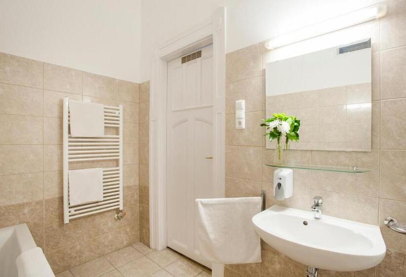 带2个卧室的高级公寓, Baross City Hotel   Budapest