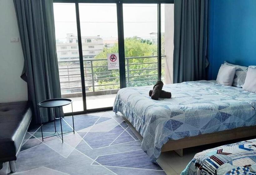 اتاق استاندارد سه تخته با بالکن, Homey Don Mueang Airport Hostel