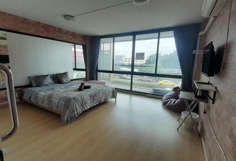 Standard room with outdoor bath, Homey Don Mueang Airport Hostel