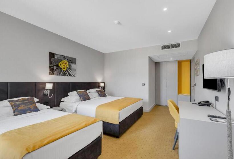 اتاق استاندارد سه نفره, Marconi