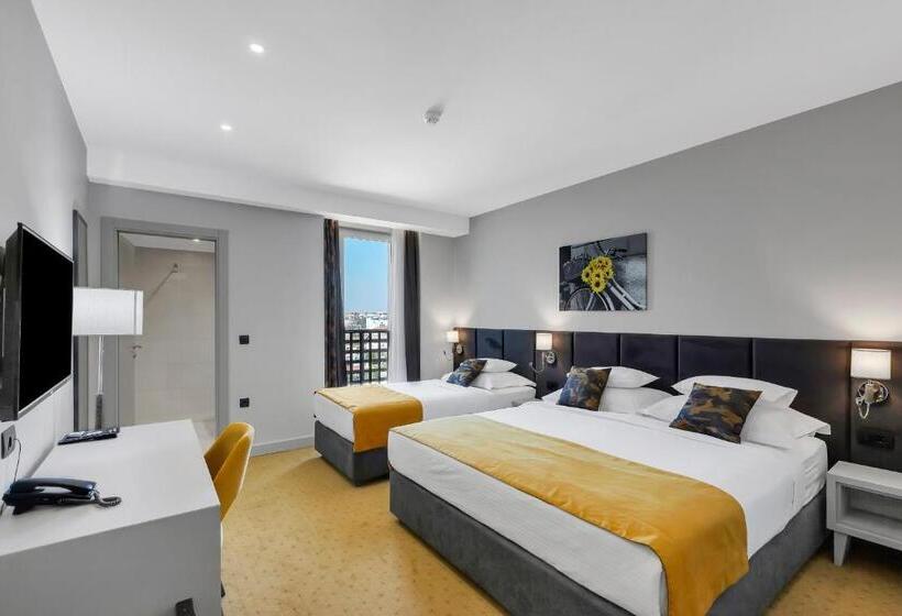 اتاق استاندارد سه نفره, Marconi