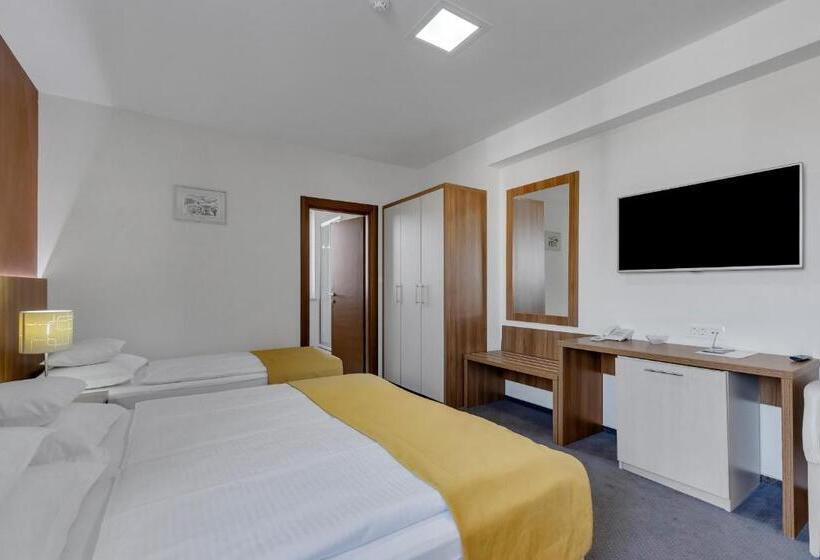 اتاق استاندارد چهار تخته, Marconi