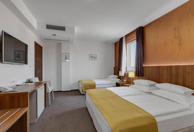 اتاق استاندارد چهار تخته, Marconi