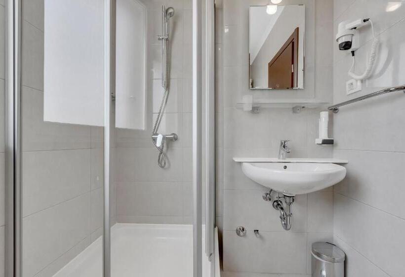 اتاق استاندارد چهار تخته, Marconi