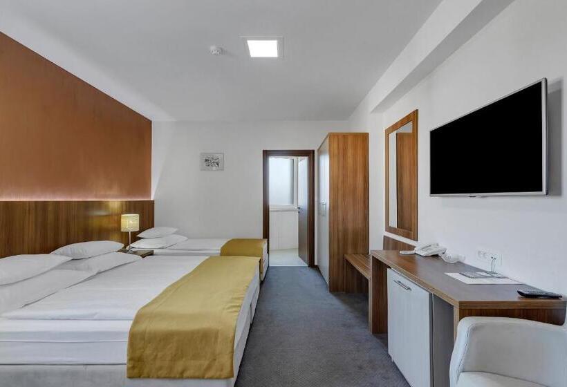 اتاق استاندارد چهار تخته, Marconi