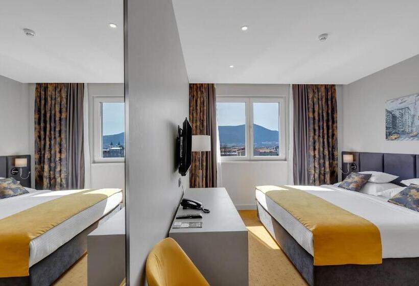 اتاق لوکس با تخت بزرگ, Marconi