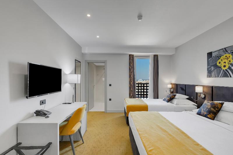 اتاق استاندارد سه نفره, Marconi