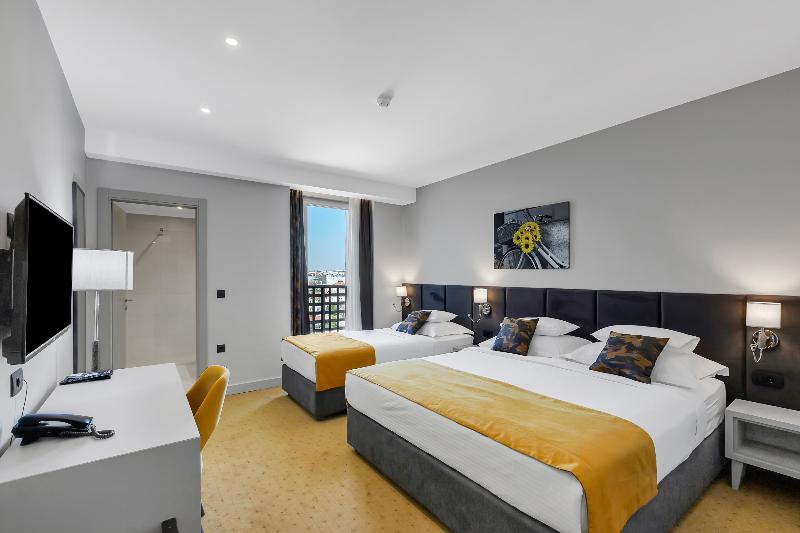 اتاق استاندارد سه نفره, Marconi