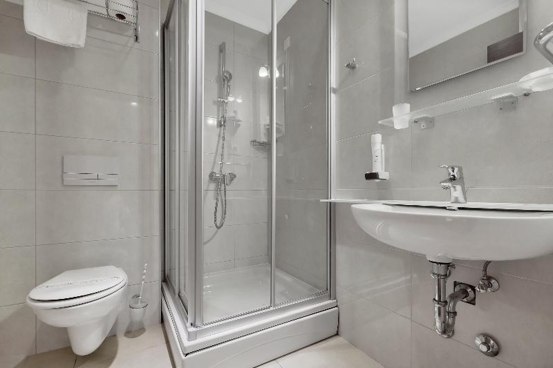 اتاق استاندارد چهار تخته, Marconi