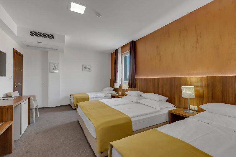 اتاق استاندارد چهار تخته, Marconi