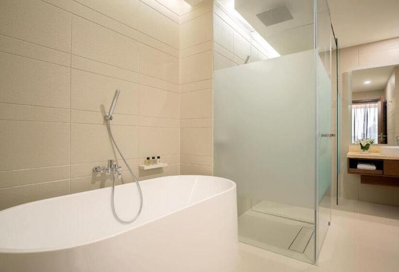 اتاق سوپریور با تخت بزرگ, Movenpick Hotel & Convention Centre Klia