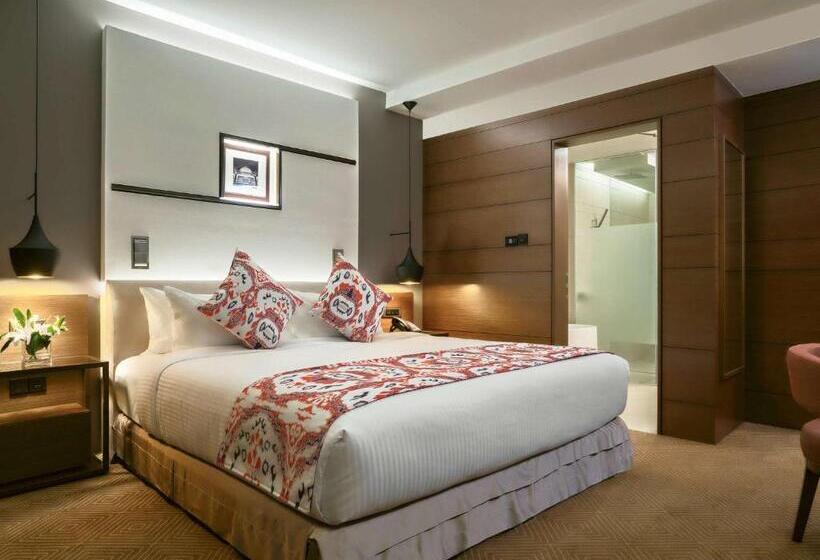 اتاق لوکس با تخت بزرگ, Movenpick Hotel & Convention Centre Klia