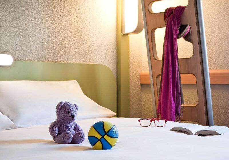 اتاق سوپریور با تخت بزرگ, Movenpick Hotel & Convention Centre Klia