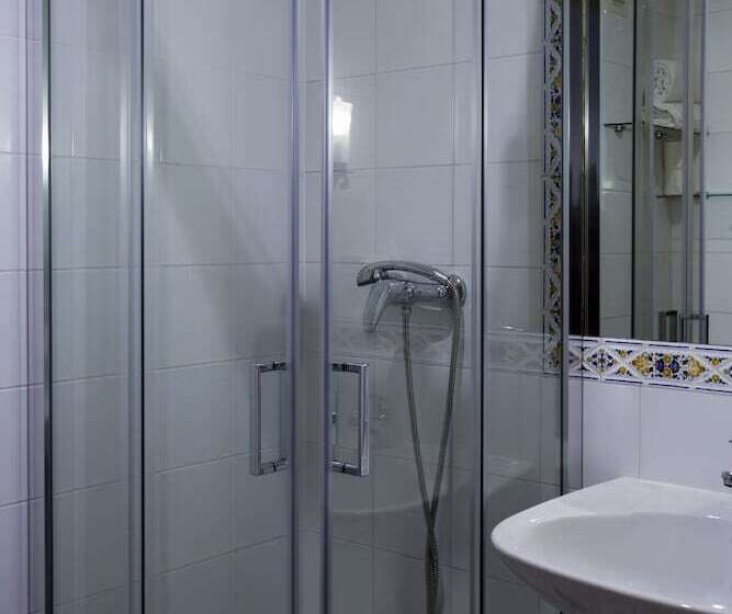 Quarto Estandar, O Pazo
