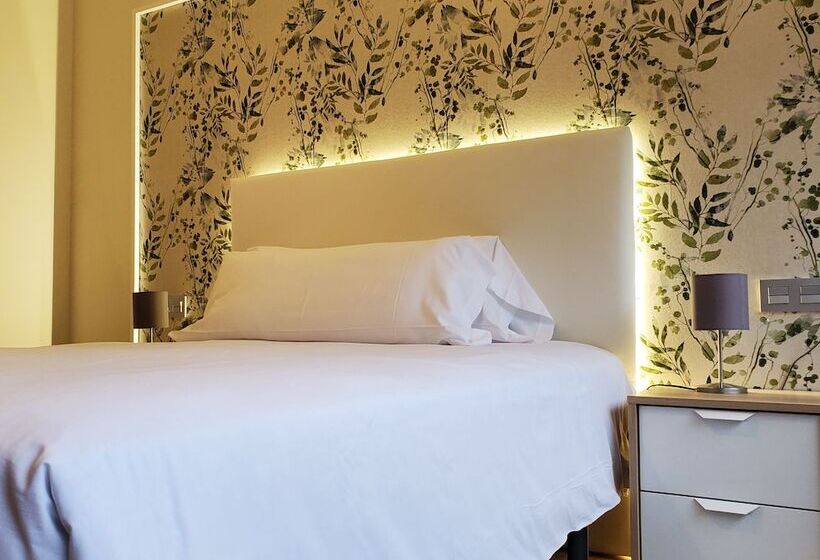 Номер Стандарт, O Pazo