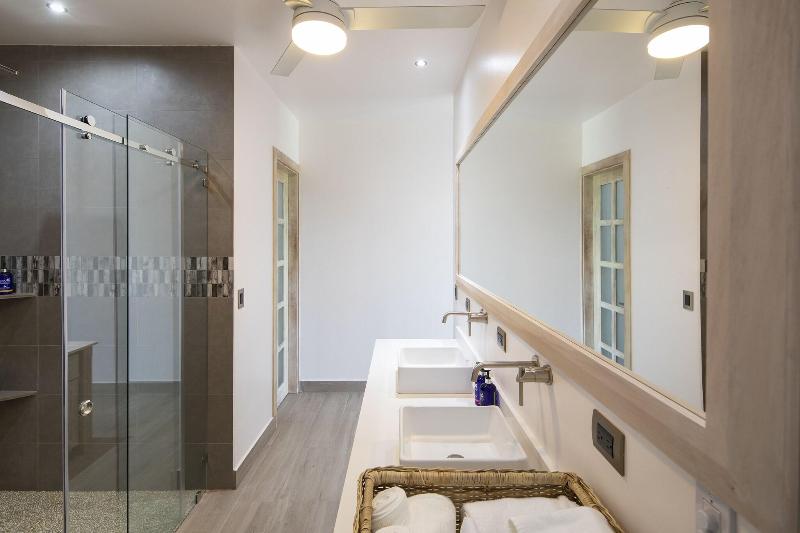 Номер Стандарт, O Pazo