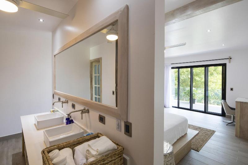 Номер Стандарт, O Pazo