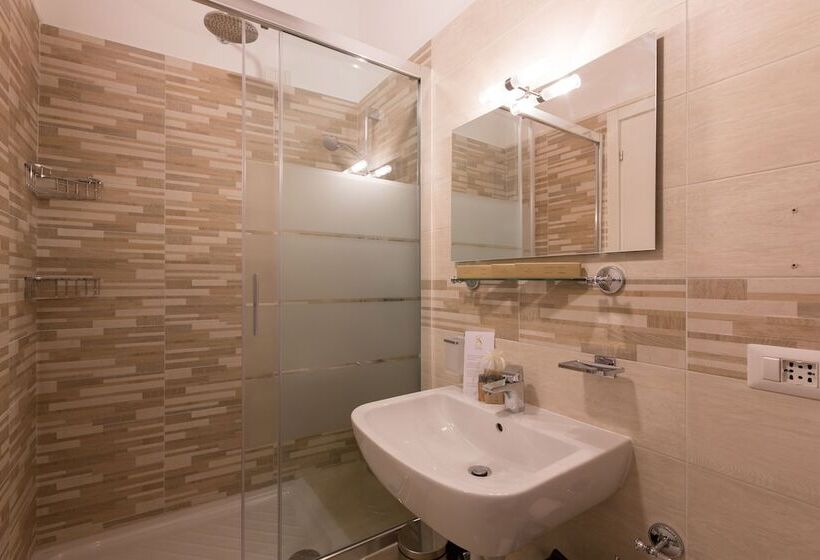 标准三人间, Ai Suma