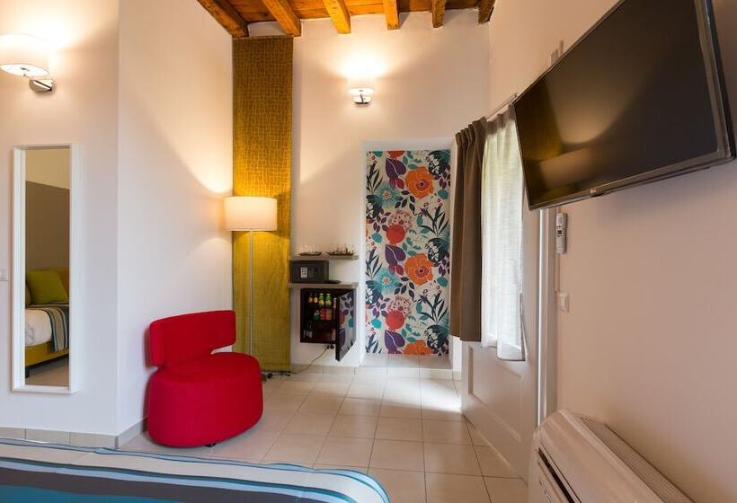 标准三人间, Ai Suma