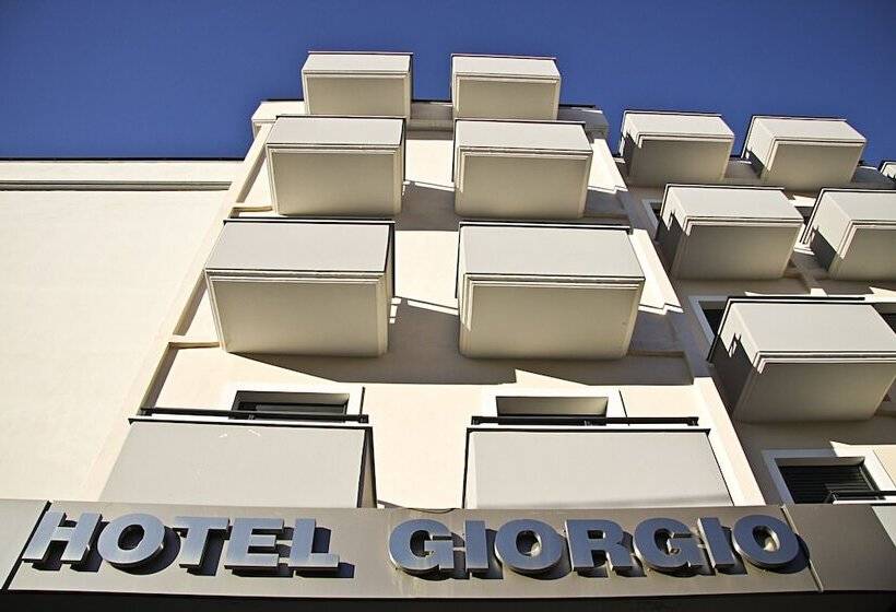 חדר סטנדרט לשלושה, Giorgio