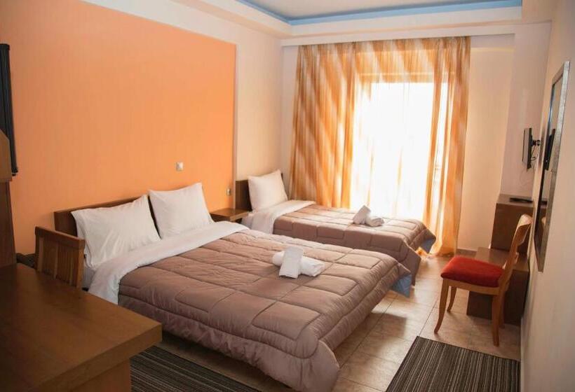 חדר סטנדרט לשלושה, Giorgio