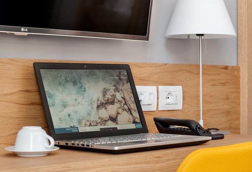 트리플 클래식 룸, Medinblu