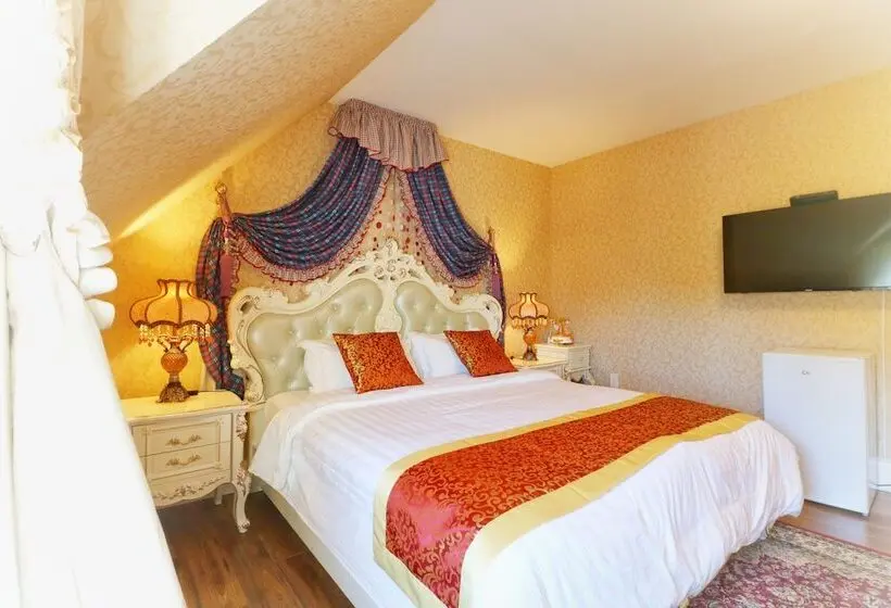 اتاق سوپریور با تخت بزرگ, Prince Inn